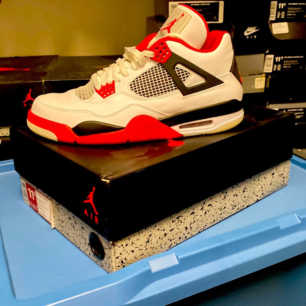 Air Jordan retro 4 Varsity Red